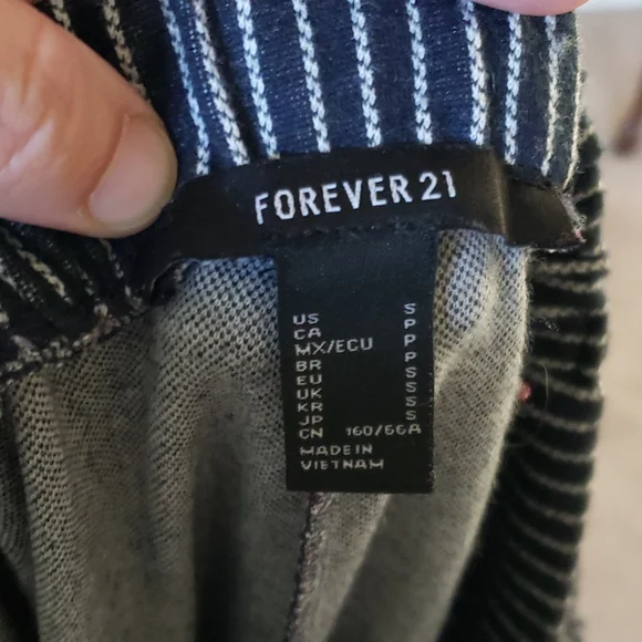 Forever 21 s microstripe stretchy comfy cropped slacks slip on - Picture 6 of 8